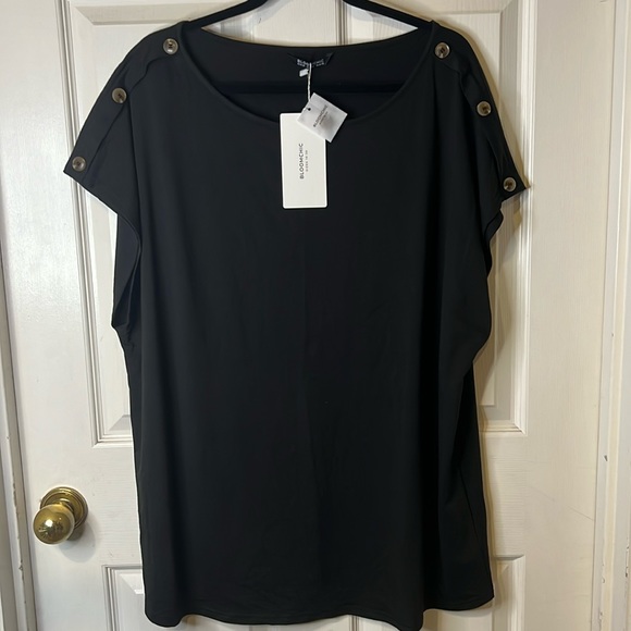 BloomChic Tops - NWT Bloomchic Women Black Tunic Size 18/20